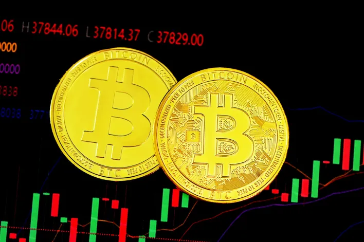 Bitcoin Breaking Out Of Descending Broadening Wedge – Can Bulls Push BTC To $144,000?