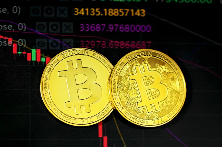 Bitcoin Under Pressure As US Job Growth Slashes Fed Rate Cut Hopes – Is The Rally Over?