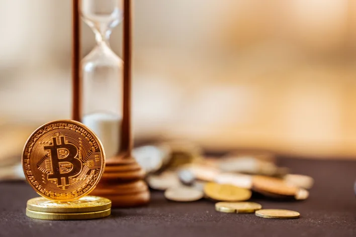 Analyst Sounds Alarm For 50% Crash If Bitcoin Doesn’t Make A New ATH Soon
