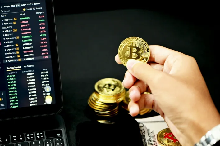 Bitcoin Primed for Parabolic Growth? Analysts Highlight Key Bullish Signs