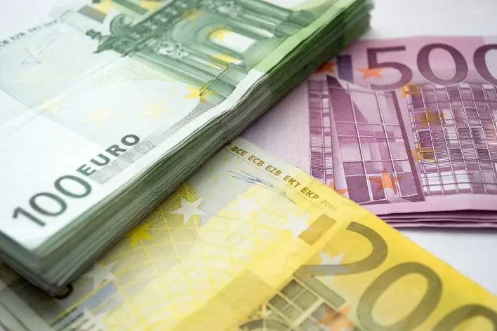 Ex-ECB Official Urges Europe to Back Euro Stablecoins or Risk Losing Financial Power