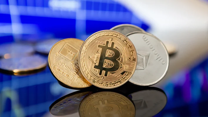 Experts Predict Bitcoin’s Surge with Falling US Dollar