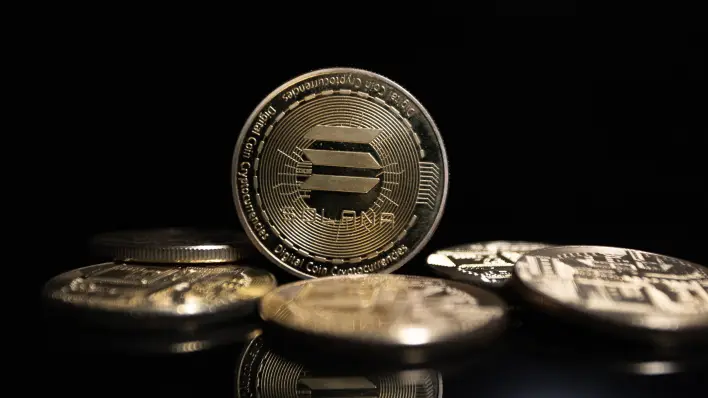 Solana ETF with Staking Feature Debuts, Attracting $12 Million