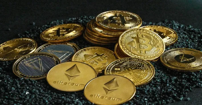 Crypto Market Watch: XRP Faces Bearish Signal, Shiba Inu’s Unusual Struggle, Bitcoin’s Muted Breakout