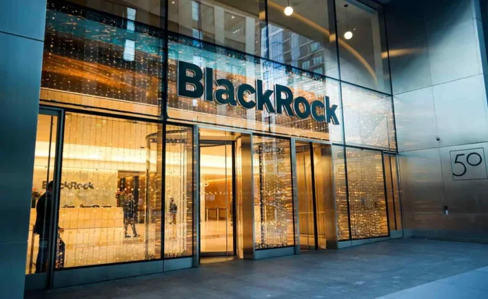 BlackRock just bought $916 million of these 2 cryptos
