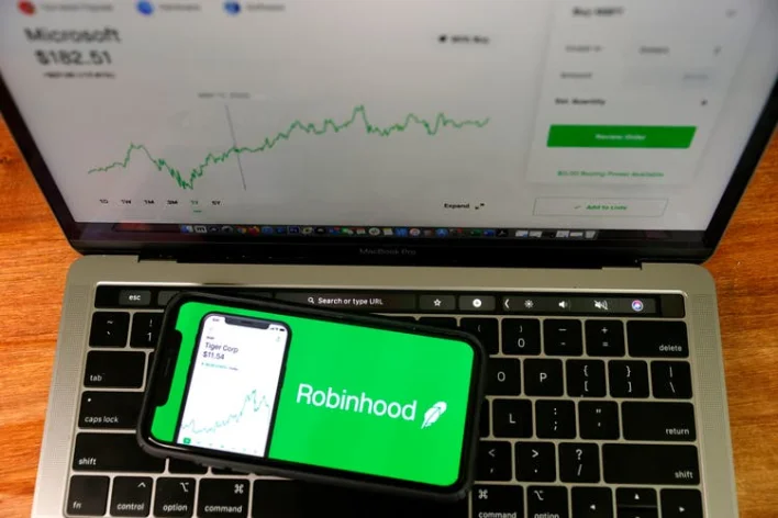 Crypto firms move toward mainstream banking amid U.S. regulation shift: FT