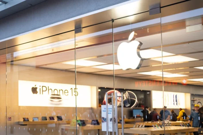 Tech Voices: Musk's America Party, Navarro blasts Apple, Robinhood