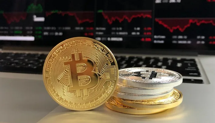 Economist Warns Trump’s Bitcoin Bet Could Weaken The Dollar–Details