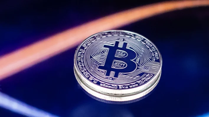 Expert Warns of Potential Bitcoin Decline with Familiar Patterns