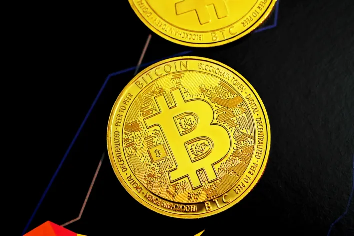 Bitcoin Long-Term Holders Selling, But Price Holds – New Buyers Stepping In?